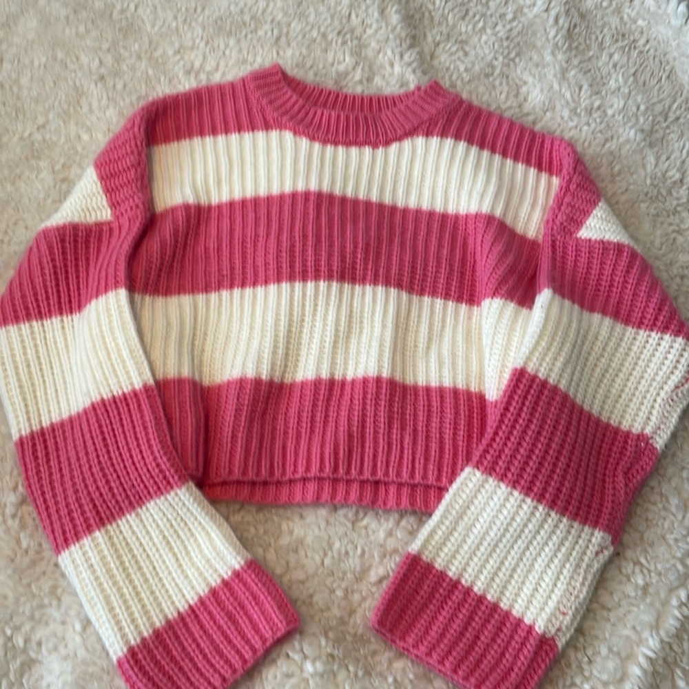 white and pink sweater 💕